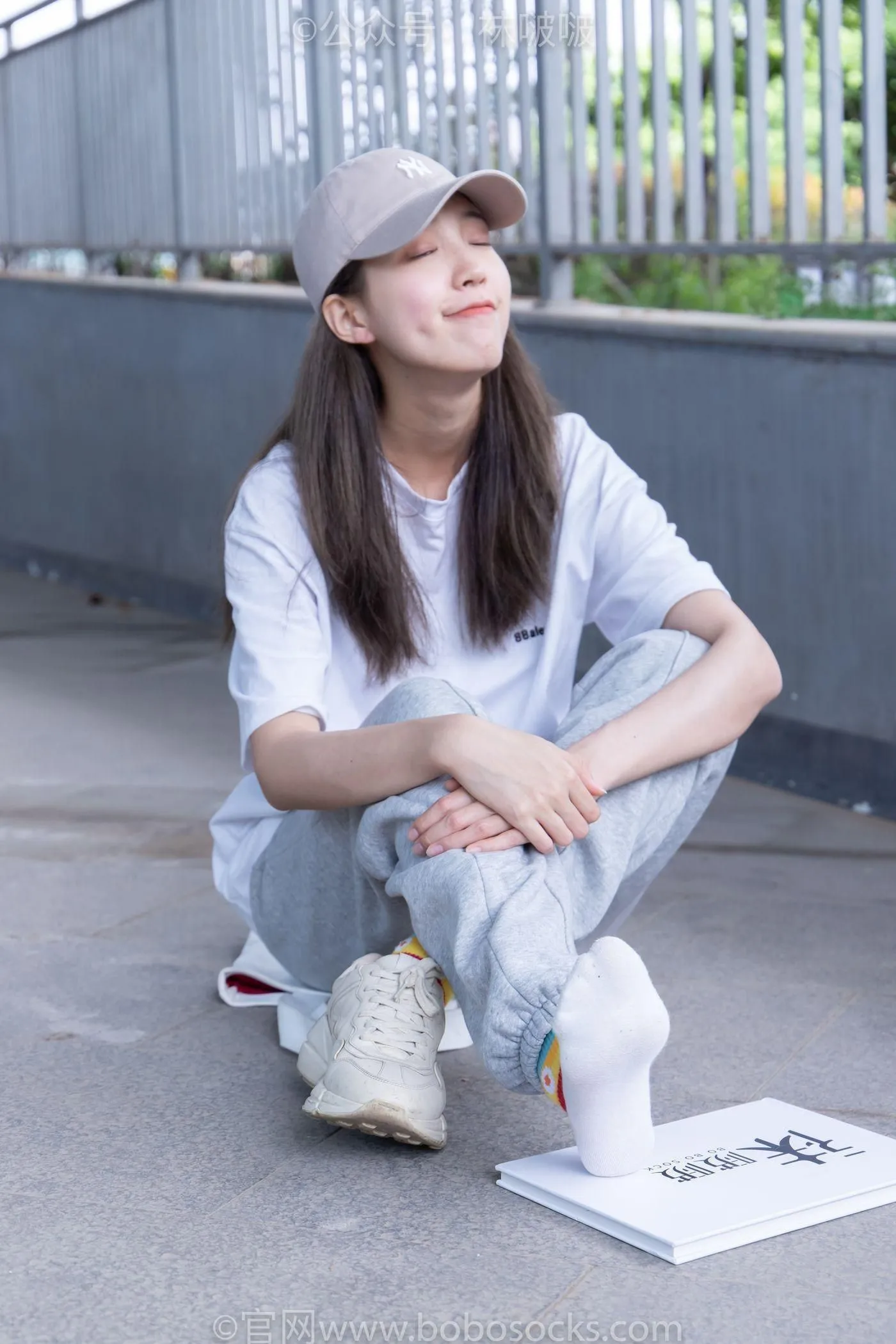 [BoBoSocks袜啵啵]NO.012 泡芙-运动鞋、白棉袜、裸足 [132P]插图